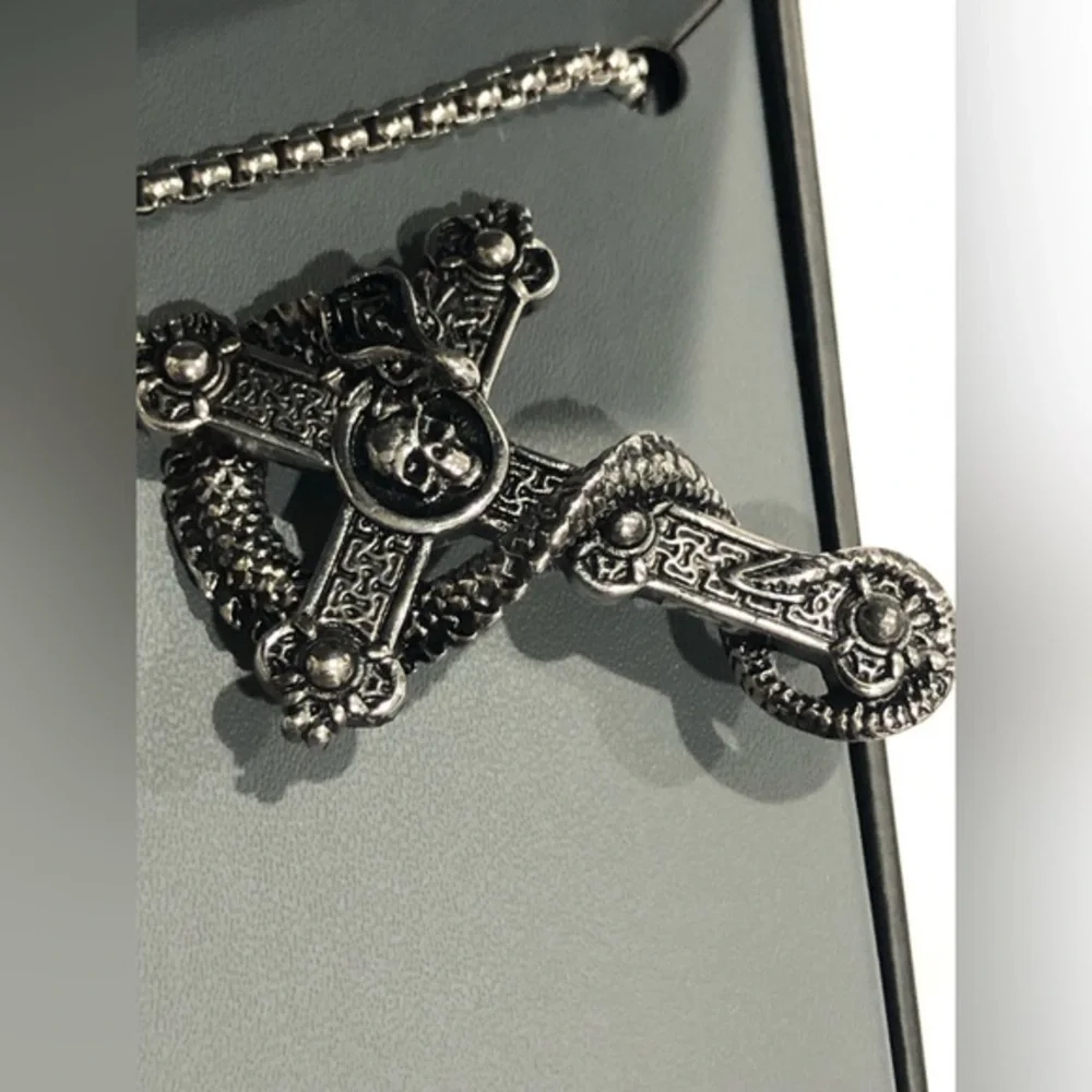 Ed Hardy Men’s silver serpent cross gothic charm neckchain new in hardcase new‎